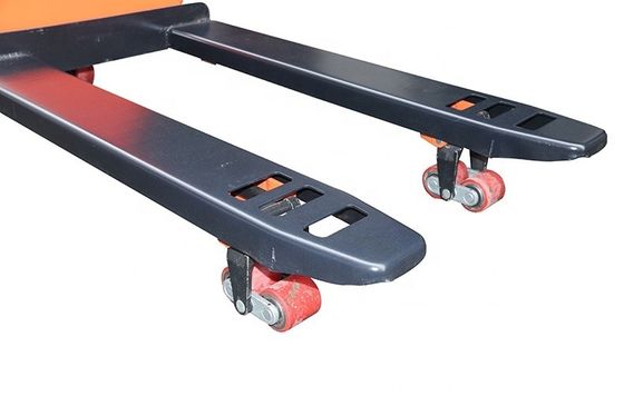 Tavolo di sollevamento a forbice a mano idraulica ricaricabile con display LCD e ruote diverse