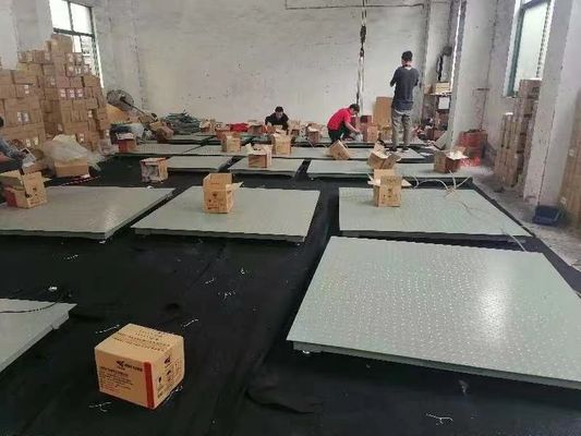 0.6m x 0.8m a 1m x 1.2m 0.5t-2t Piattaforma di pesatura Scala di tamponamento del pavimento personalizzabile